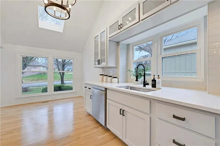 9318 Greenway Lane, Lenexa, KS 66215 - Image #2