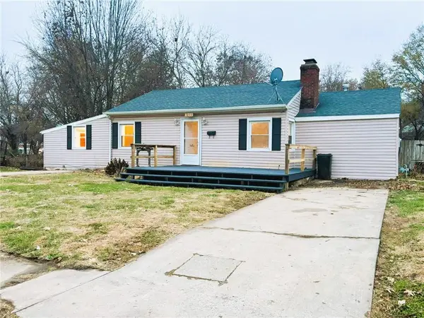 1922 Spratt Avenue, St Joseph, MO 64507