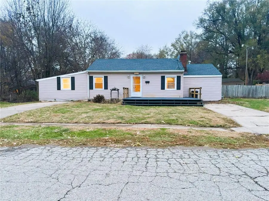 1922 Spratt Avenue, Saint Joseph, MO 64507 - Image #2