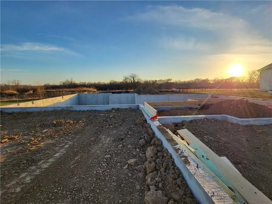 4264 Lake Shore Court, Basehor, KS 66007 - Image #3