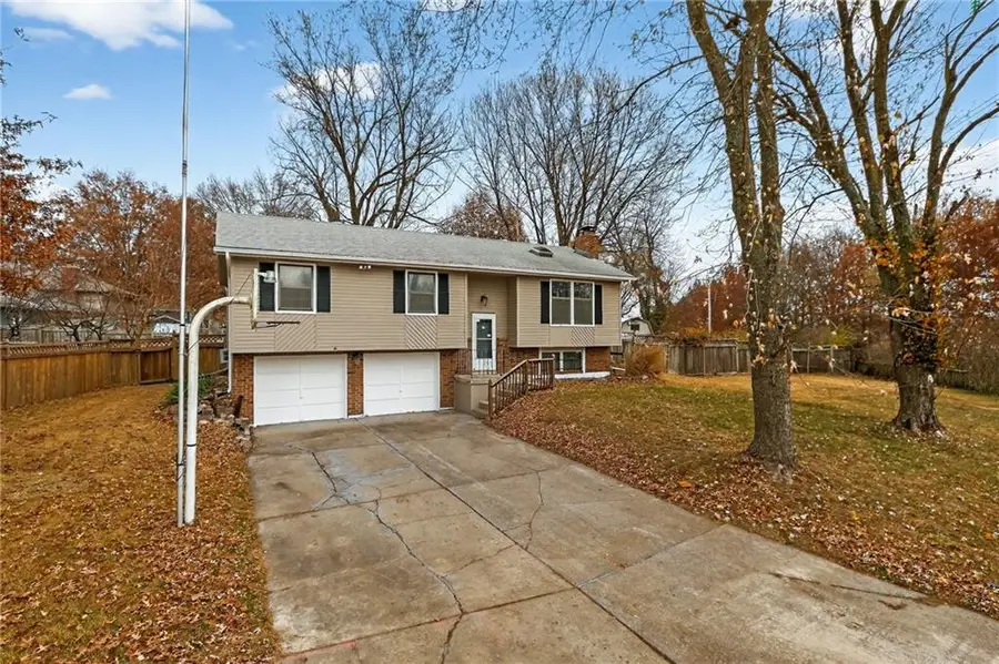 13501 Park Hills Drive, Grandview, MO 64030 - Image #2