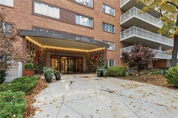 310 W 49th Street #403, Kansas City, MO 64112