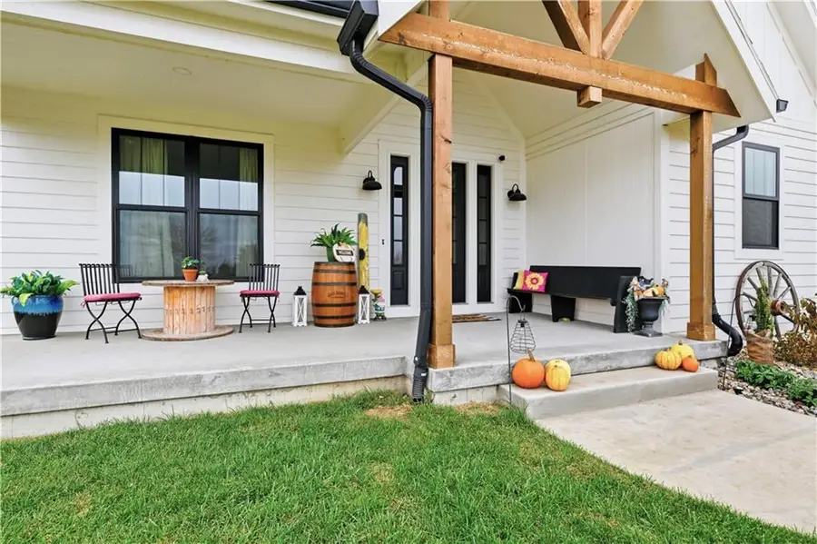 36958 Jingo Road, Louisburg, KS 66053 - Image #2