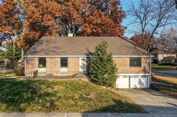 4801 NE Sherwood Drive, Kansas City, MO 64119