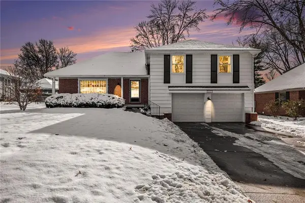 5531 W 98th Place, Overland Park, KS 66207