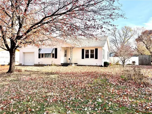 1128 N Clay Street, Nevada, MO 64772