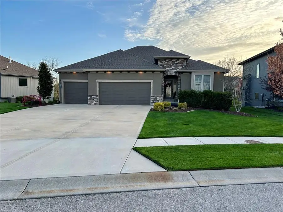 16576 S Summertree Lane, Olathe, KS 66062 - Image #3