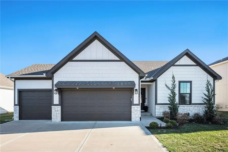 700 SE Colonial Drive, Blue Springs, MO 64014 - Image #2