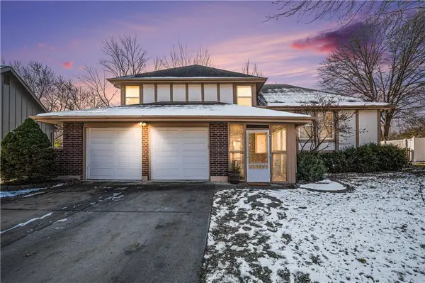 1121 NE Oak Tree Drive, Lee's Summit, MO 64086