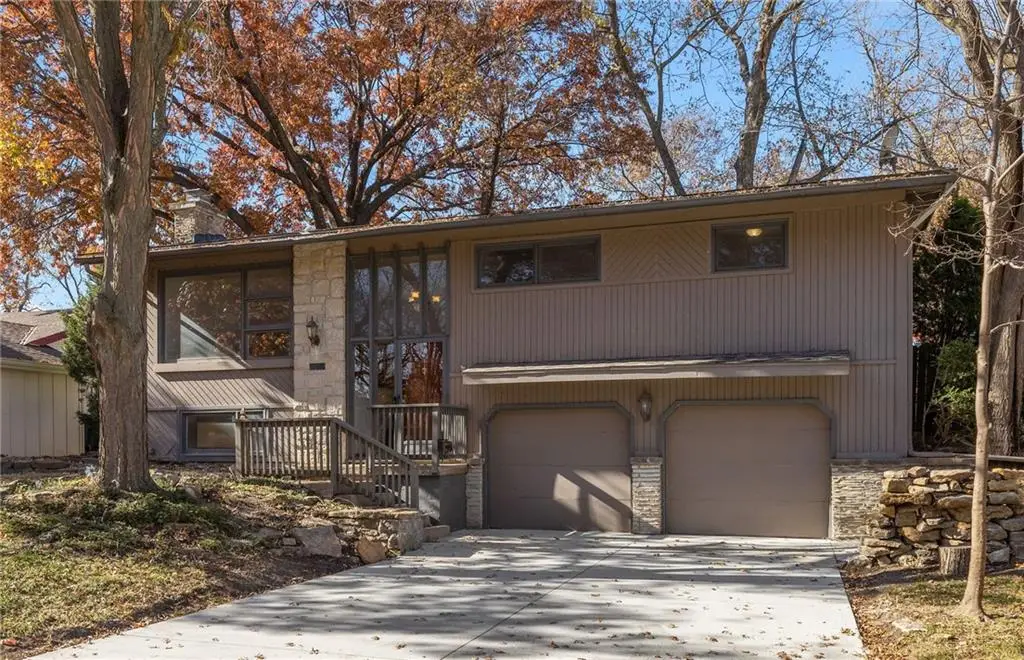 9344 Hardy Drive, Overland Park, KS 66212 - Image #1