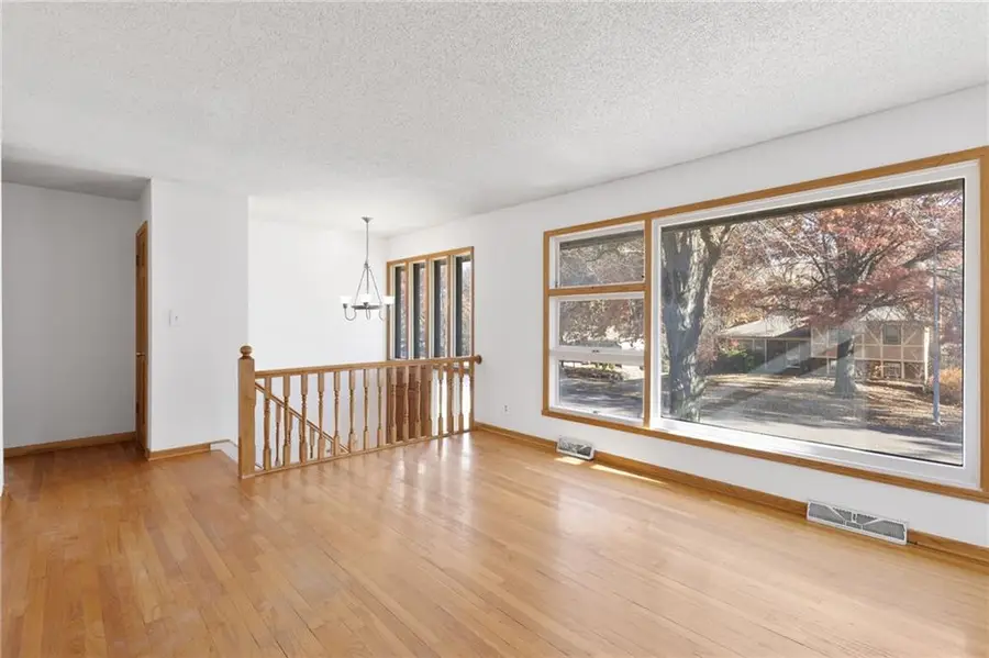 9344 Hardy Drive, Overland Park, KS 66212 - Image #3