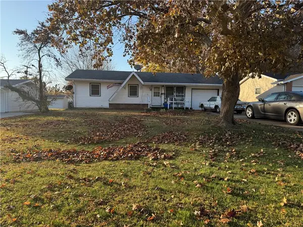411 Navajo Avenue, Hiawatha, KS 66434