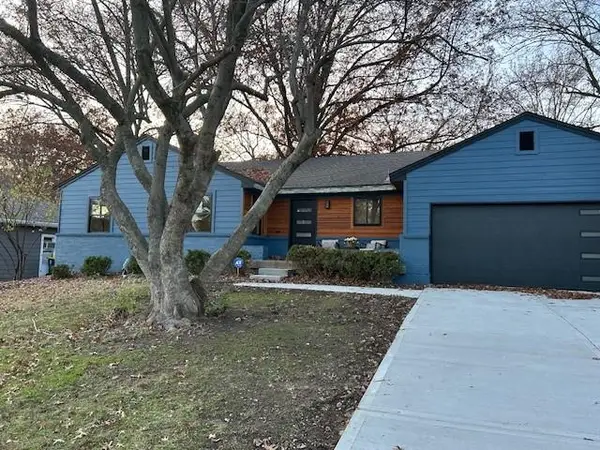 8512 Belleview Avenue, Kansas City, MO 64114