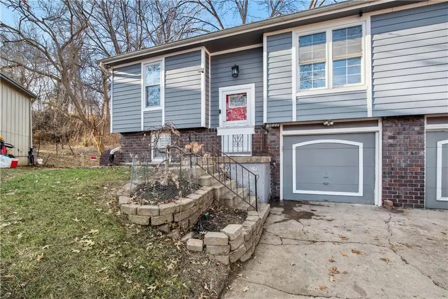 5822 NW Walnut Court, Parkville, MO 64152 - Image #2