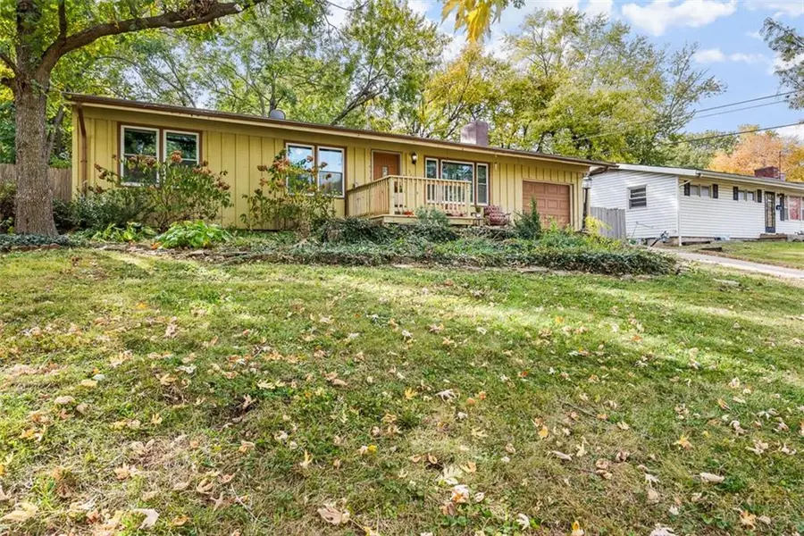 6720 Hadley Lane, Overland Park, KS 66204 - Image #2