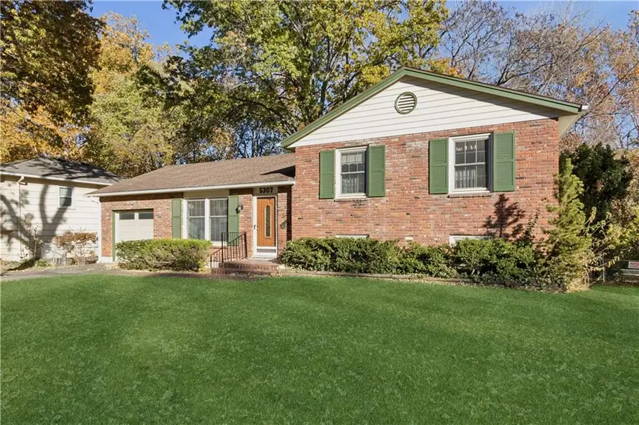 5307 N Virginia Avenue, Kansas City, MO 64118 - Image #2