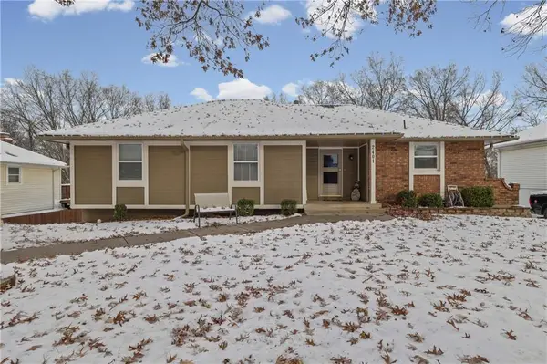 2401 NW London Drive, Blue Springs, MO 64015