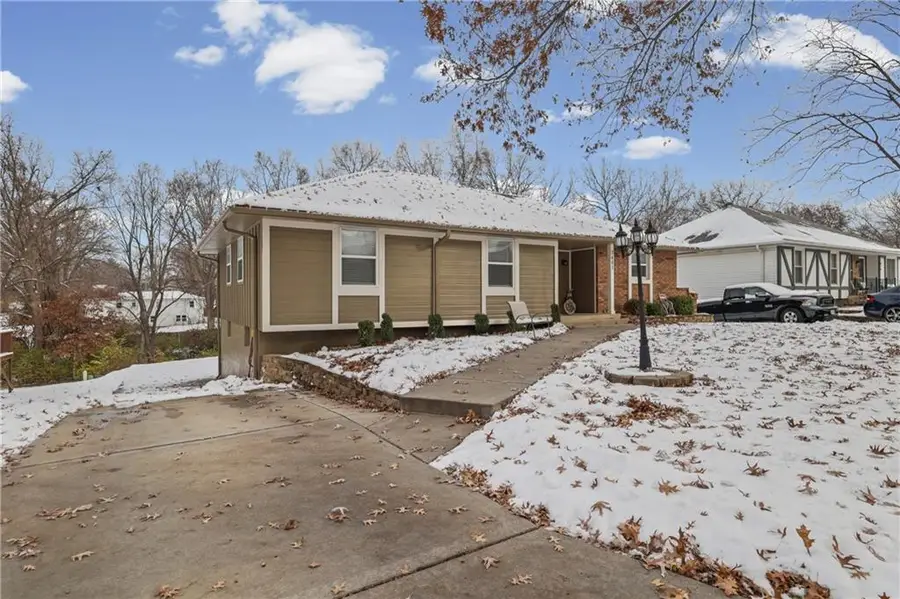 2401 NW London Drive, Blue Springs, MO 64015 - Image #2