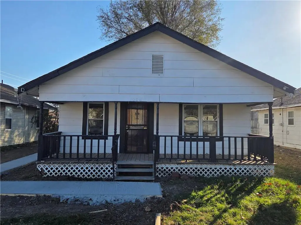 1006 W Cliff Street, Saint Joseph, MO 64504 - Image #1