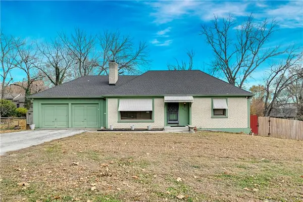 9725 Locust Lane, Kansas City, MO 64131