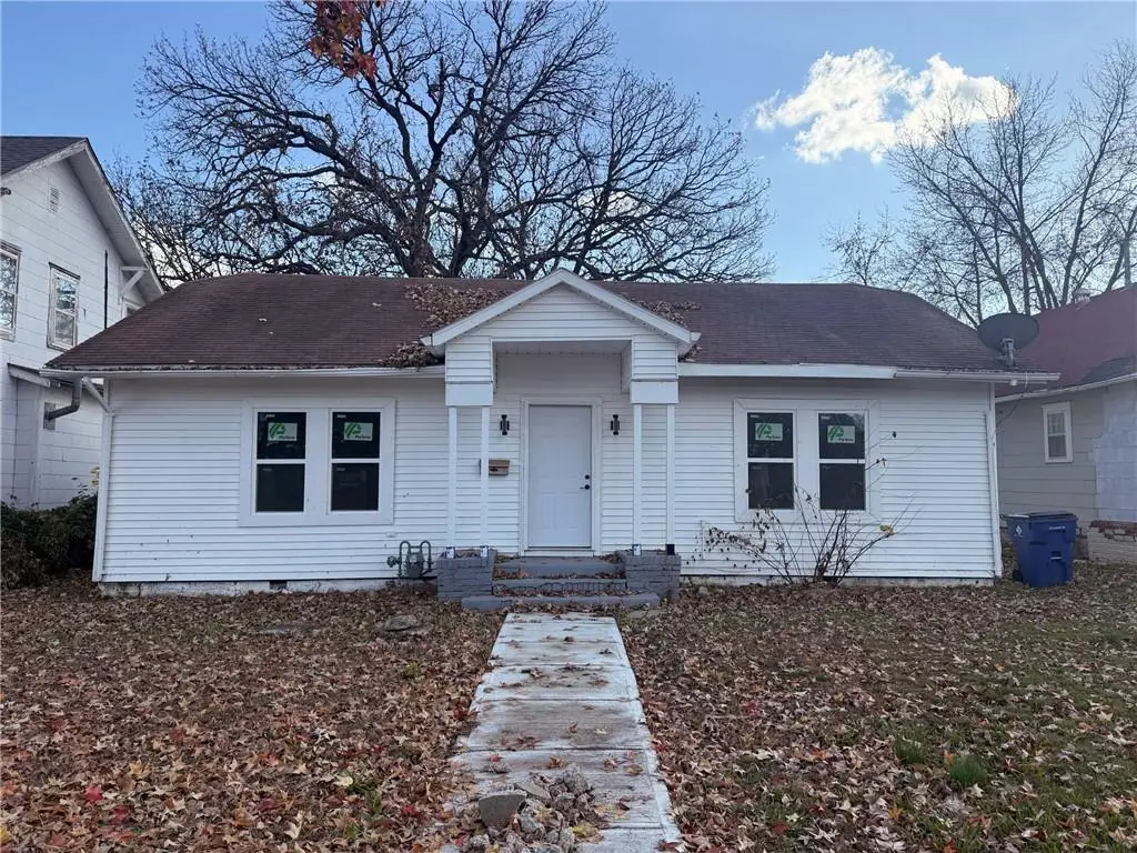 611 W 3rd Street, Coffeyville, KS 67337 - Image #1