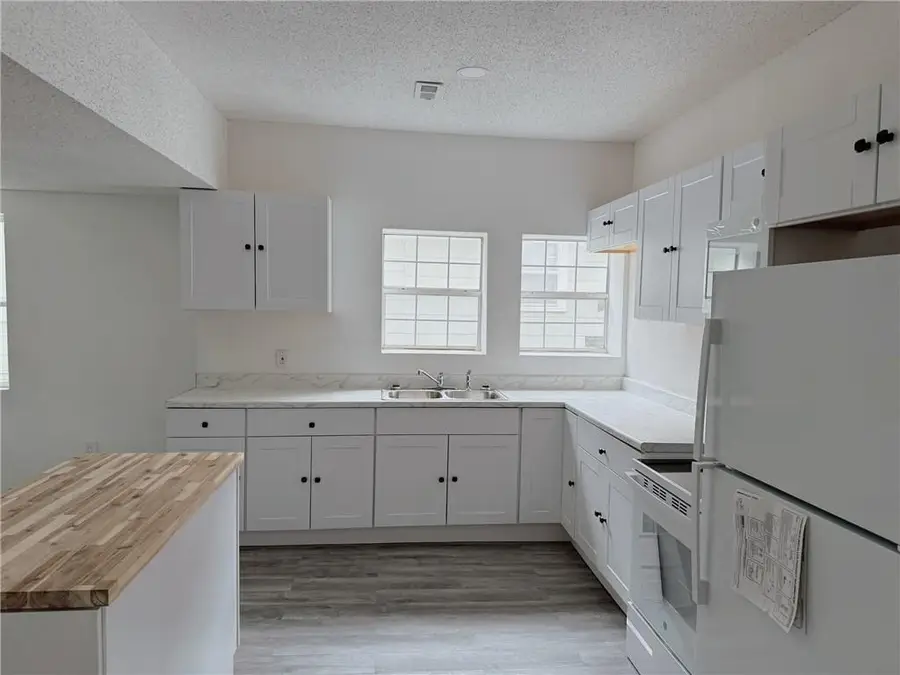 611 W 3rd Street, Coffeyville, KS 67337 - Image #2