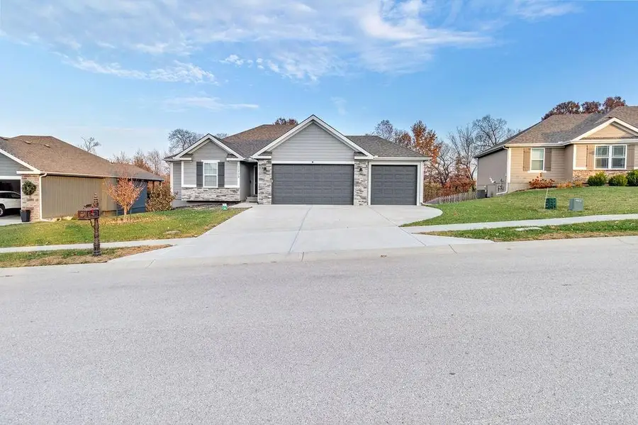 11709 N Windsor Avenue, Kansas City, MO 64157 - Image #2