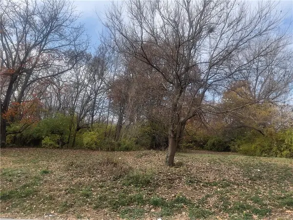 8136 Flora Avenue, Kansas City, MO 64131