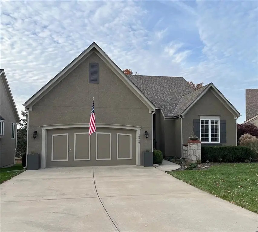 10950 S Cottage Lane, Olathe, KS 66061 - Image #1