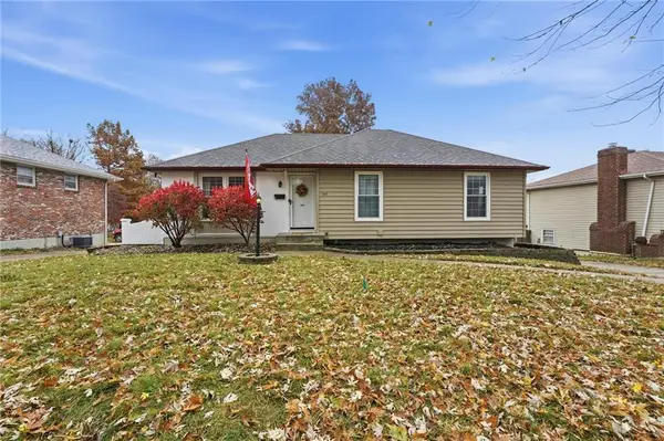 307 NE Sharon Drive, Lee's Summit, MO 64063