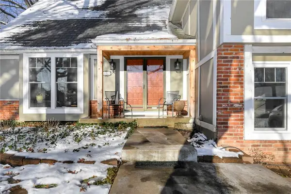 11815 Rosehill Road, Overland Park, KS 66210