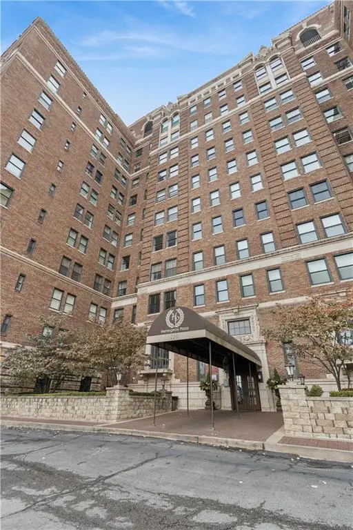 229 Ward Parkway #604B, Kansas City, MO 64112 - Image #1