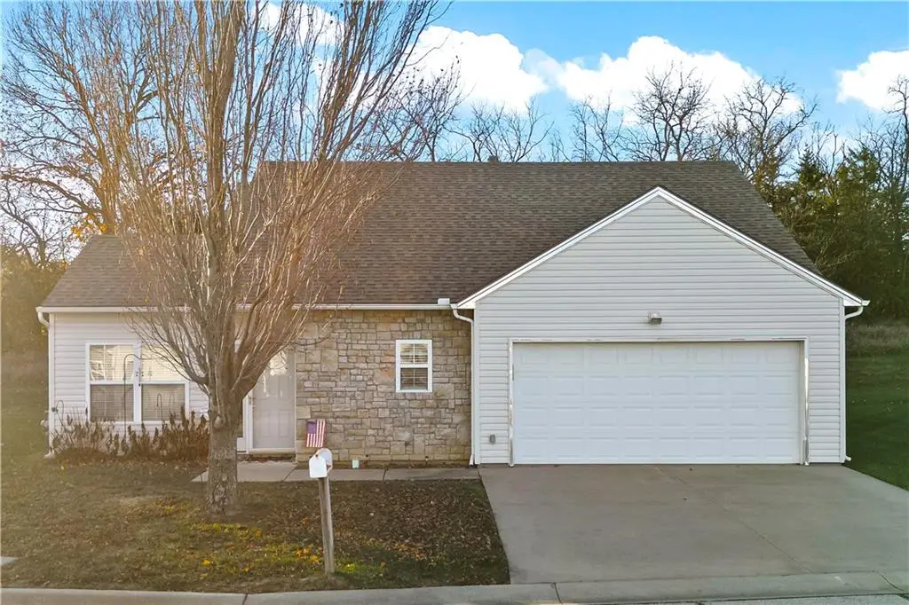 1501 Fall Creek Drive, Tonganoxie, KS 66086 - Image #1