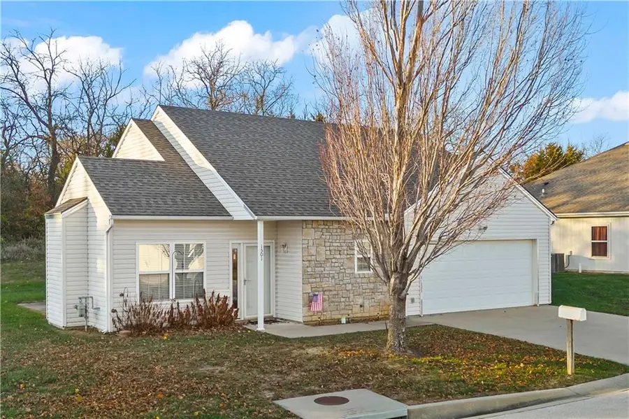 1501 Fall Creek Drive, Tonganoxie, KS 66086 - Image #2