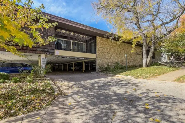 4511 Headwood Drive #7, Kansas City, MO 64111