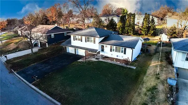 S Carriage Drive, St Joseph, MO 64506