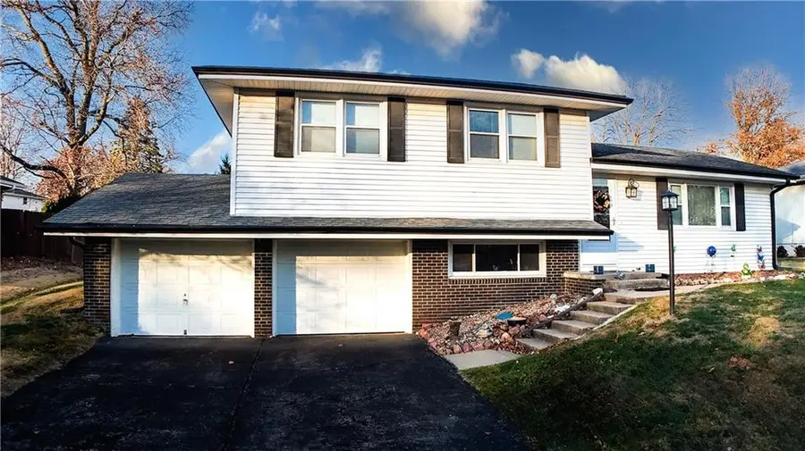 S Carriage Drive, Saint Joseph, MO 64506 - Image #2