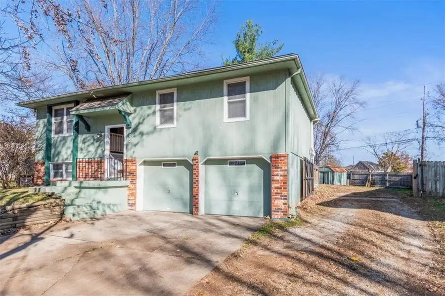 305 Concord Circle, Grain Valley, MO 64029 - Image #3