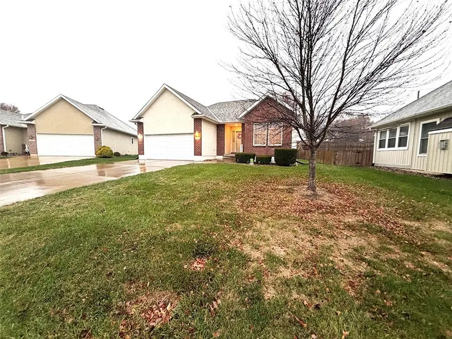 1112 Hoke Drive, Lees Summit, MO 64081 - Image #2