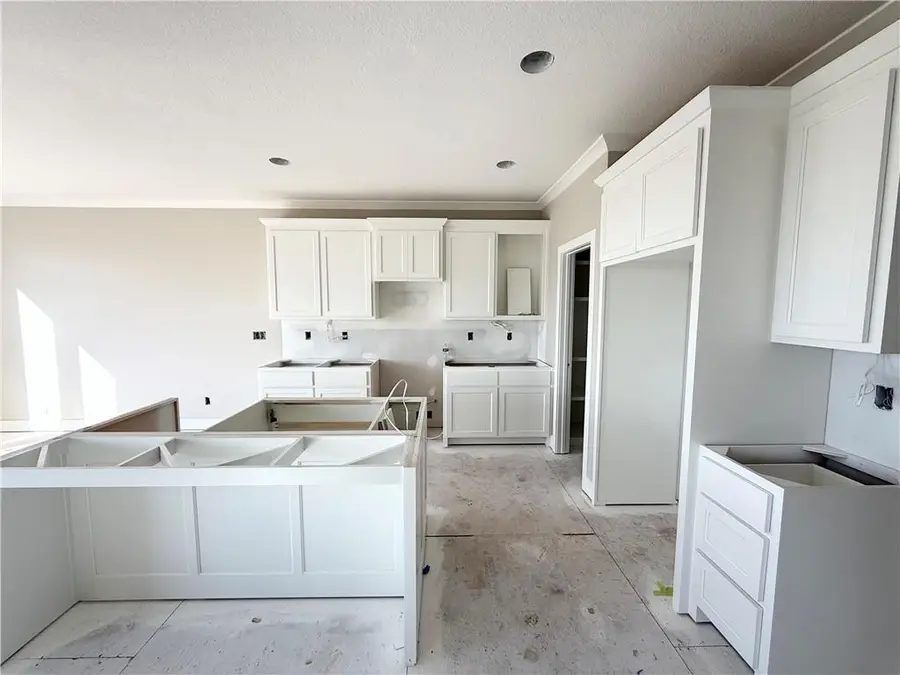 9468 Shady Bend Road, Lenexa, KS 66227 - Image #2