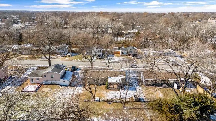 520 S Alta Lane, Olathe, KS 66061 - Image #3