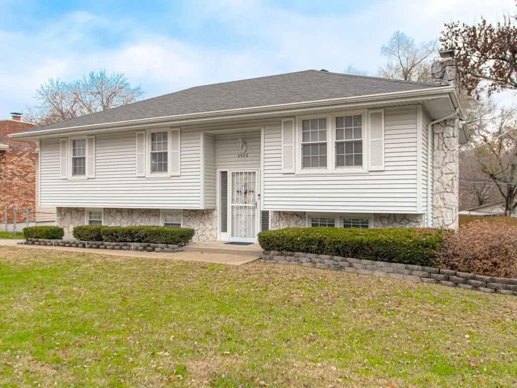 6908 NW Belvidere Parkway, Kansas City, MO 64152 - Image #1