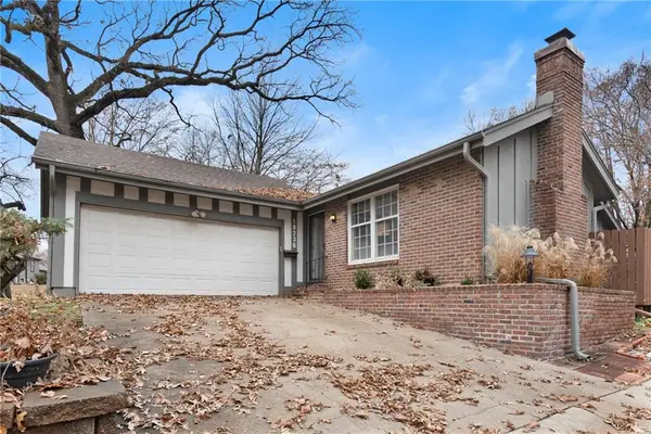 10236 Edelweiss Circle, Shawnee, KS 66203