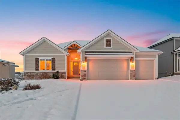 2614 SW Farm Field Road, Lee's Summit, MO 64082