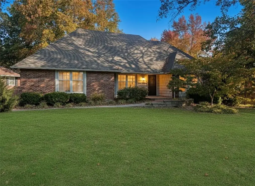103 NW Golfview Drive, Blue Springs, MO 64014 - Image #1