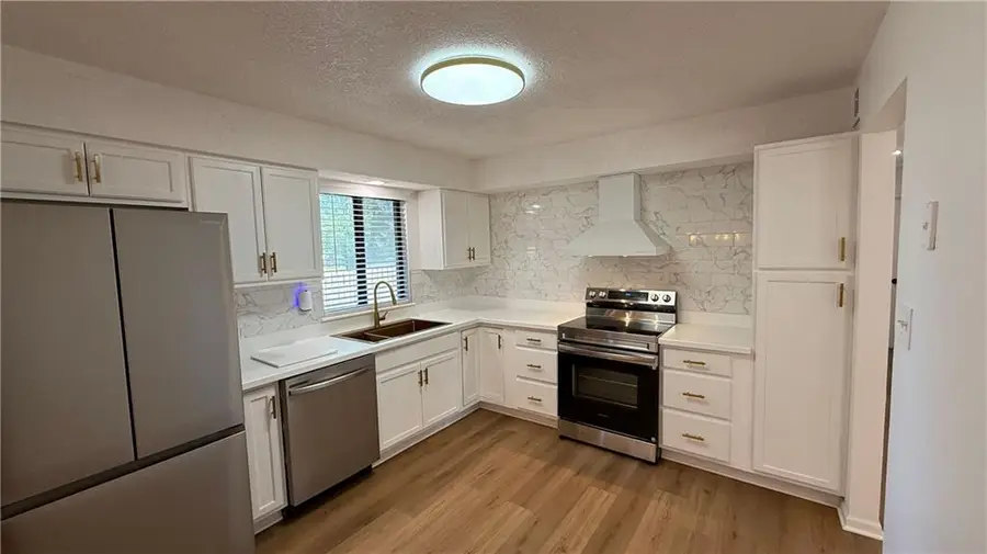 14401 Saint Andrews Drive, Grandview, MO 64030 - Image #3