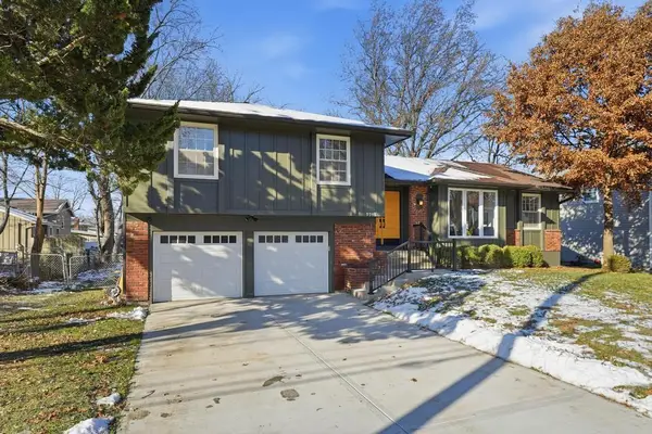 9948 Rosehill Road, Lenexa, KS 66215