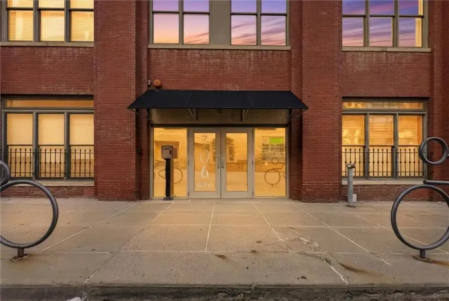 306 W 7 Street #203, Kansas City, MO 64105 - Image #2