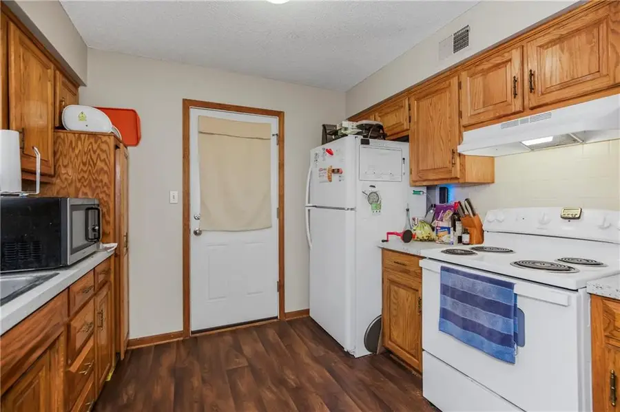 209-211 NW Monroe Street, Lees Summit, MO 64063 - Image #2