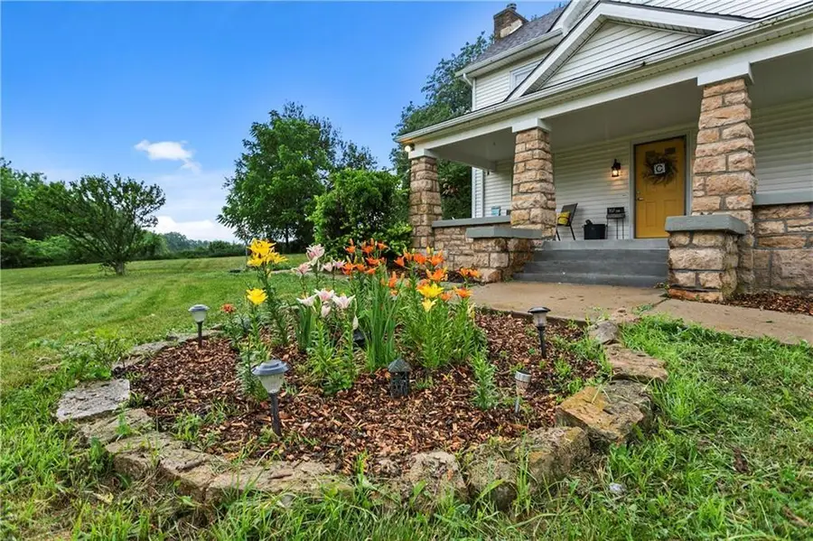 15975 Chieftain Road, Tonganoxie, KS 66086 - Image #2